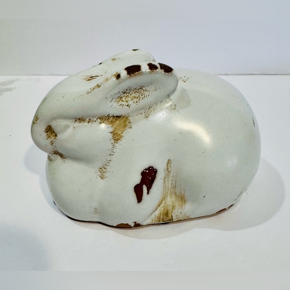 Distressed Rustic White Ceramic Rabbit Figurine - Picture 12 of 13